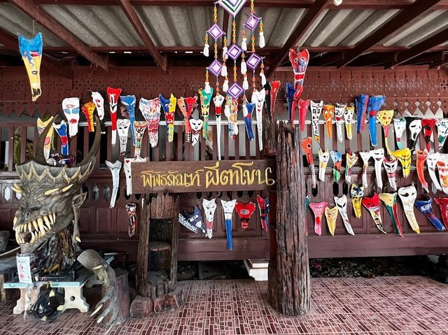 • พิพิธภัณฑ์ผีตาโขน วัดโพนชัย 👘🥻