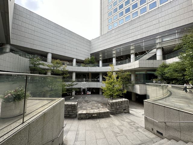 東京・西新宿。複合文化施設『東京オペラシティ』を散策。