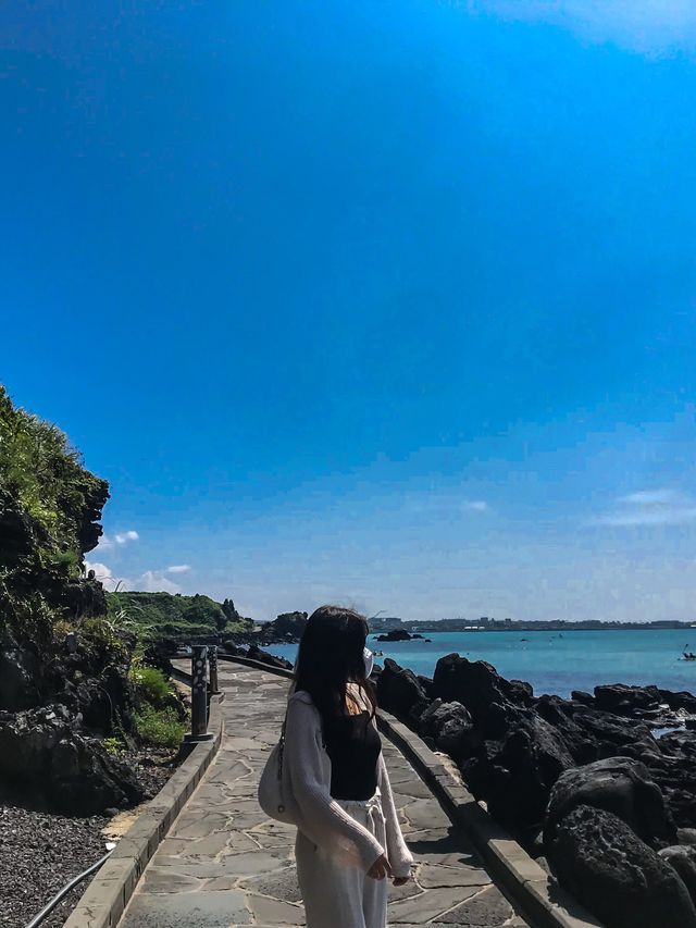 에메랄드 빛 바다를 감상하며 걷는 제주 산책로🍀