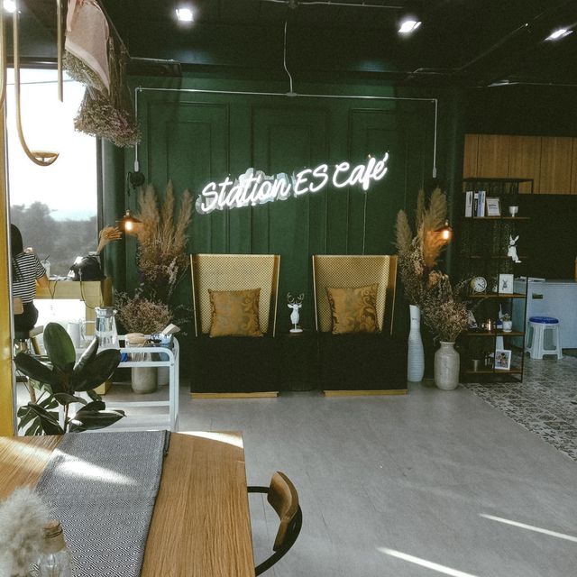 คาเฟ่สุดชิคในปั้ม ESSO จันทบุรี "Station Es Cafe"