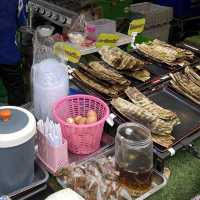 ชิม ช๊อป ชิลล์ ที่ตลาดนัดหน้าเดอะสตรีท