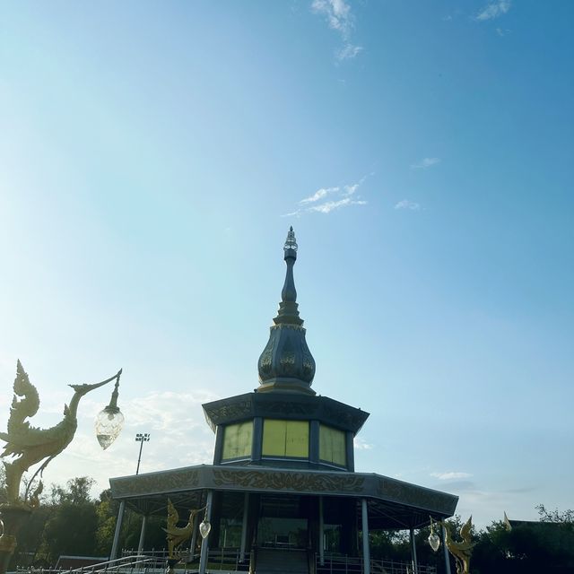 ชมเจดีย์มหาวีราจริยานุสรณ์ จังหวัดร้อยเอ็ด