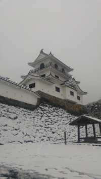 冬季遊日本東北，雪中的白石城。