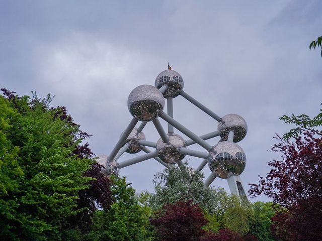 比利時🇧🇪天馬行空充滿藝術性的鋼球塔