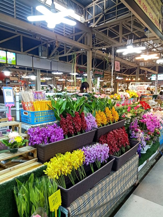 ตลาดสดธนบุรี ยกทะเลสด ร้านเด็ดดังมาให้ช้อปแล้ว