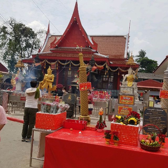 กราบไหว้หลวงพ่อเนื่อง และ ท้าวเวสสุวรรณ วัดจุฬามณี