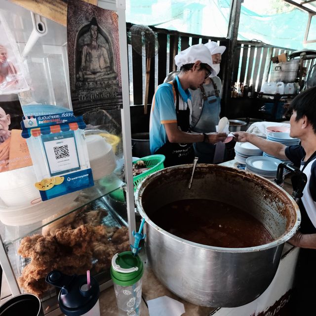 ข้าวซอยลุงประกิจ กาดก้อม