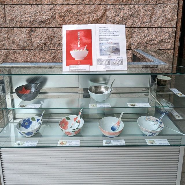 カップヌードルミュージアム、売店、展示品、安藤百福さんの色紙や私物の展示コーナー