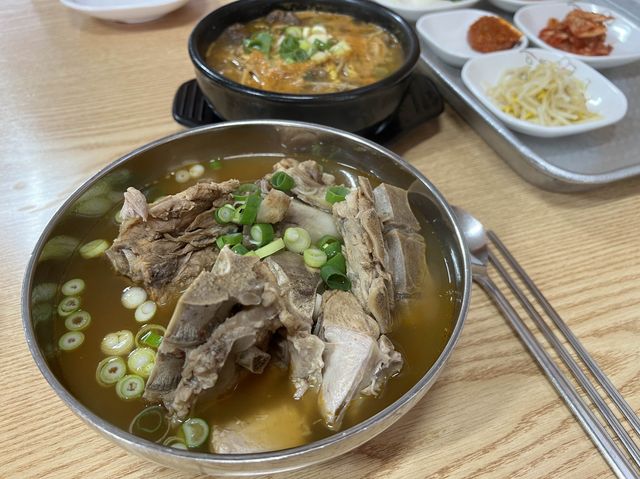 맑은 국물이 아침에 부듬없이 먹기 좋은 은지네해장국