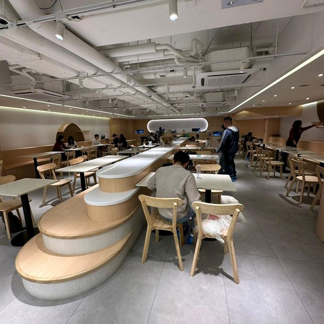 Urban Cafe ：貓貓雲集 美食多樣 打卡約會一流