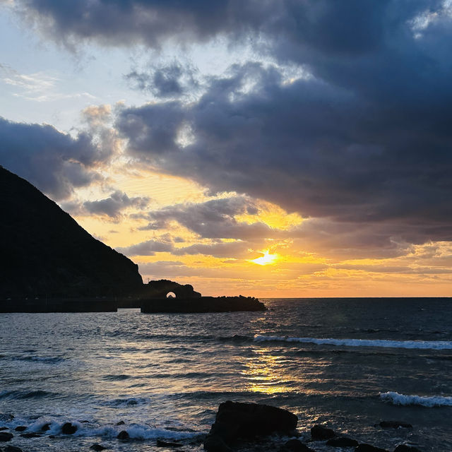 【奄美大島】龍郷町かがんばなの夕陽。