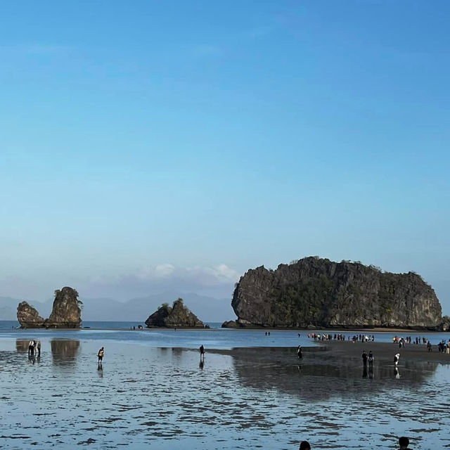 Tanjung Rhu's Enchanting Sandbar Stroll