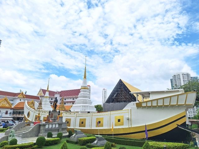 วัดยานนาวา พระอารามหลวง