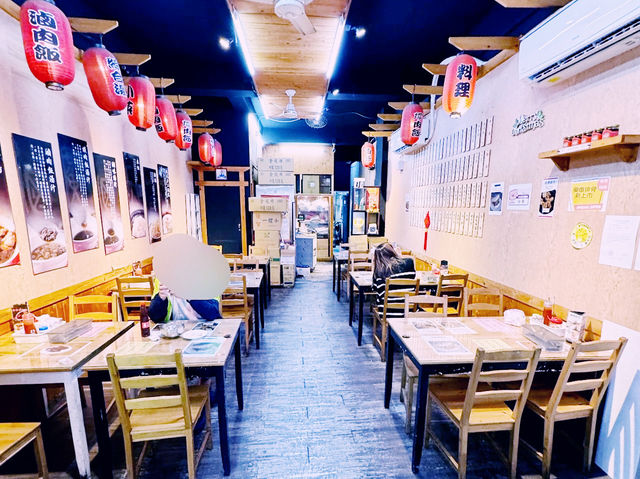 臺中西屯 祖傳爌肉飯（必吃特色美食、人氣平價炒麵牛肉麵、銅板料理、24小時營業、宵夜早餐 午晚餐聚餐首選推薦餐廳）