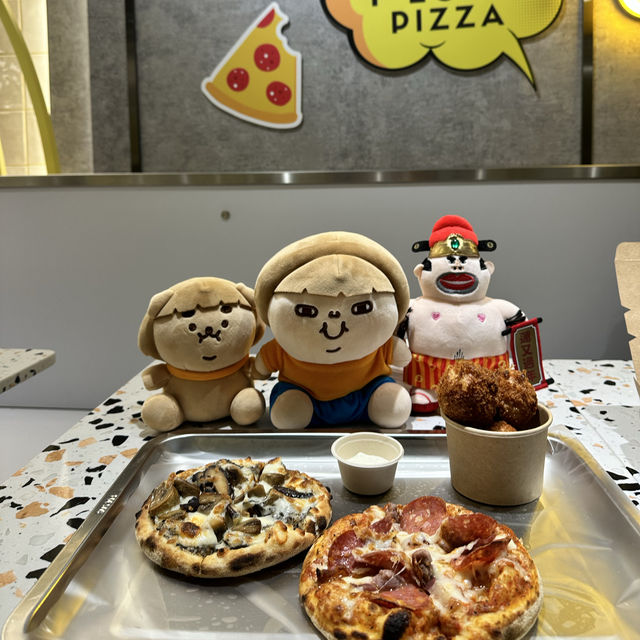 為食妹帶大麻成去九龍城食Pizza
