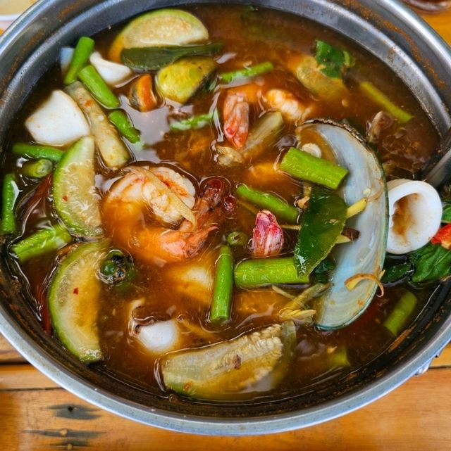 ร้านอาหารเฉลียงลม  ชลบุรี