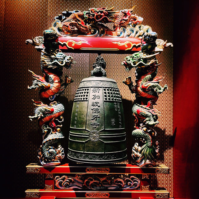 【シンガポール🇸🇬/壁一面に仏像が並ぶ煌びやかな”仏牙寺龍華院博物館”】