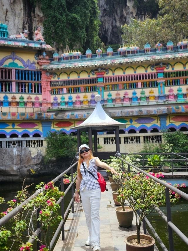 สีสันของ ถ้ำบาตู