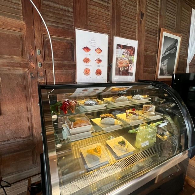 คาเฟ่ บ้านทองกลับ
