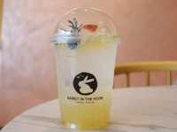 กระต่ายในดวงจันทร์ คาเฟ่น่ารักพัทยา