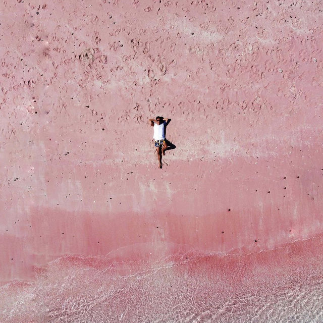 pink beach komodo island