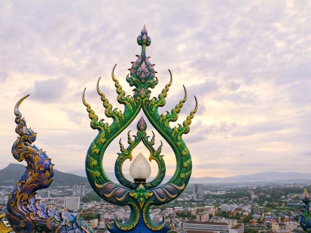 สักการะพระพุทธลีลา มณีนาคราช