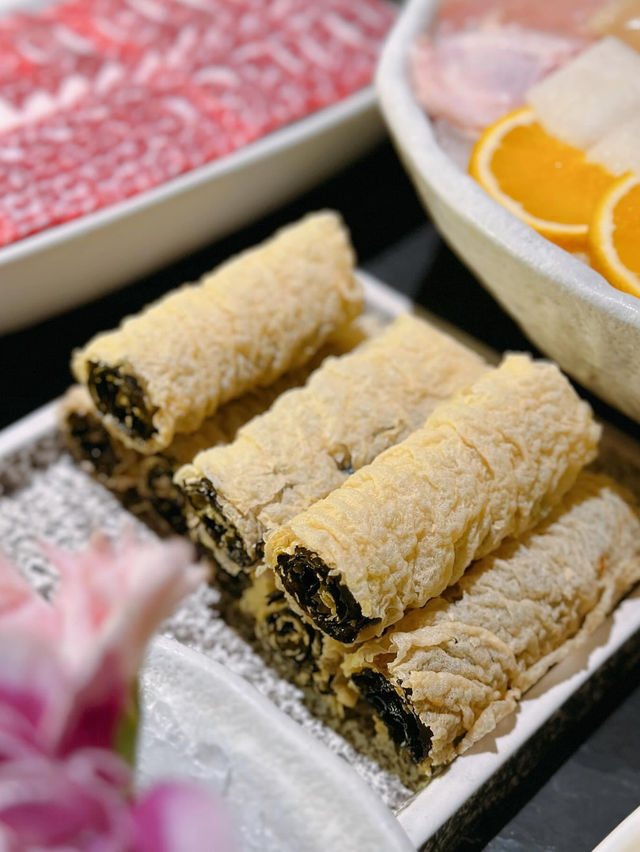 黑珍珠火鍋店 | 龍蝦花膠雞湯底