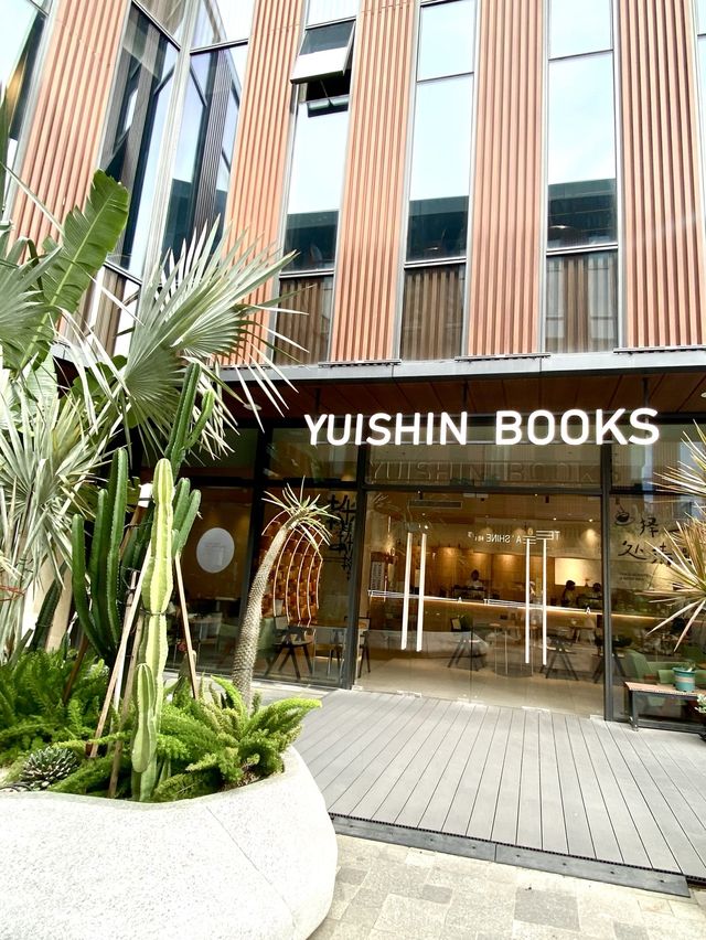 🪞遊走在鏡面的人生🪞踏進時空書海 📚