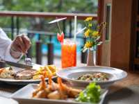 Welcome World Beachfront Resort 