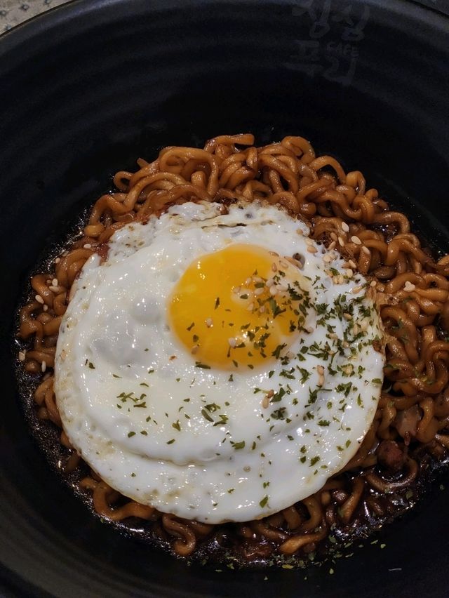 여행 중 붕 뜨는 시간을 죽이기 좋은 만화카페, 심심푸리 남포본점