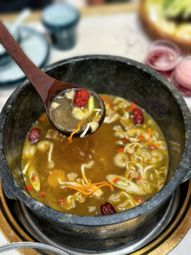 【養生墨脫石鍋】深圳必推！野生菌菇、廣東本地雞湯，鮮甜滋補！