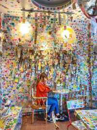 A cute cafe filled with words of love❤️