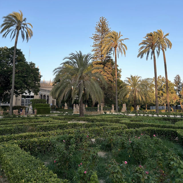Plaza de América – A Romantic Garden Stroll