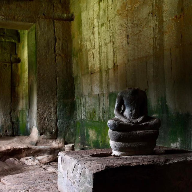 See Angkor Wat and Die