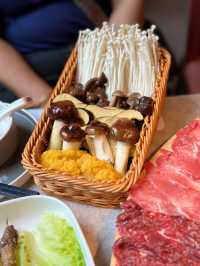 360度旋轉吃肉 實現牛肉自由 