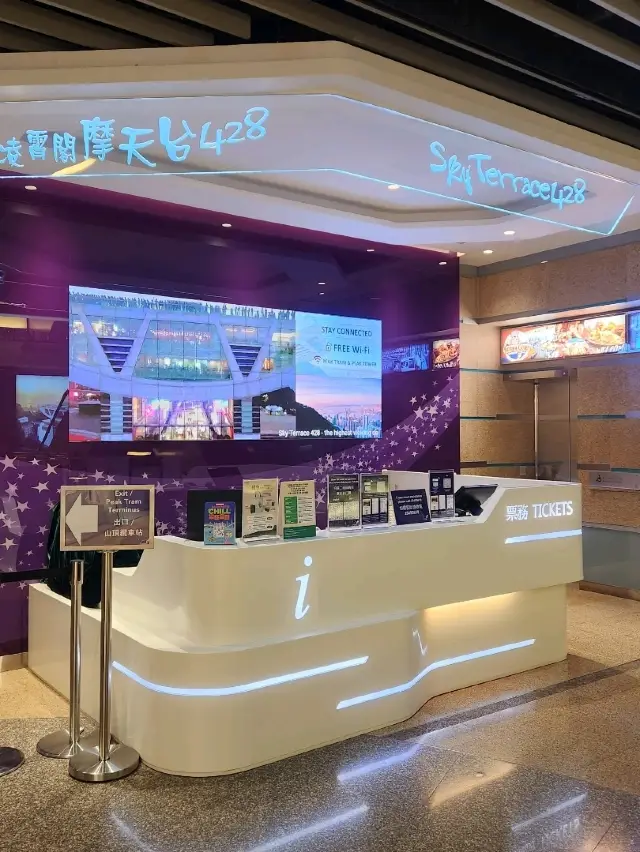Magnetpa 是 Sky Terrace 428，裡面有雜貨店、小吃店和餐廳。