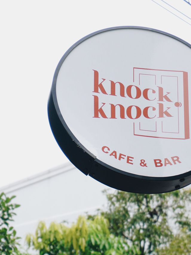 Knock Knock cafe and studio อารีย์ซอย 7 ดีเกินต้าน