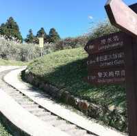 Exploring Yang Ming Shan with a Local Guide 