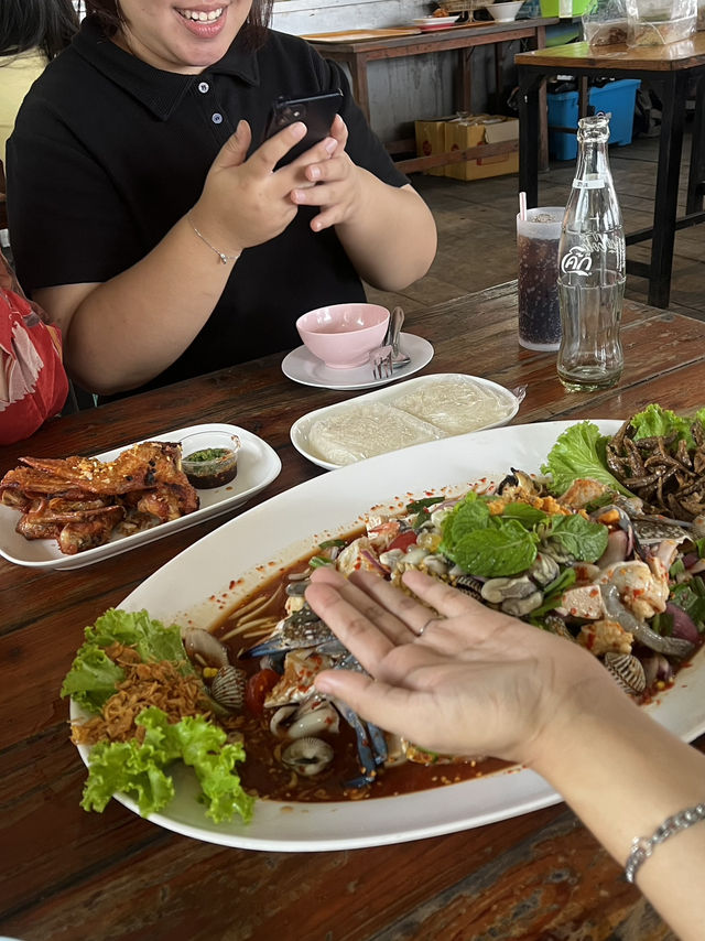 ✨ ร้านยำเจ้าดังห้ามพลาดเมื่อมาชลบุรี 