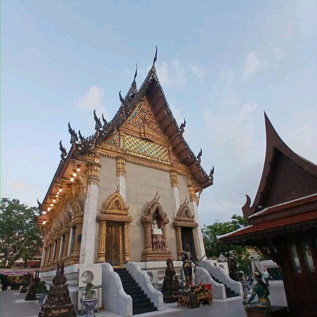 วัดอินทรวิหาร พระอารามหลวง เขตพระนคร