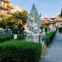 泰國曼谷市區歷史古跡皇家寺廟:Wat Sutthiwararam，精美絕倫的建築和雕像，適合打卡拍照📸好去處