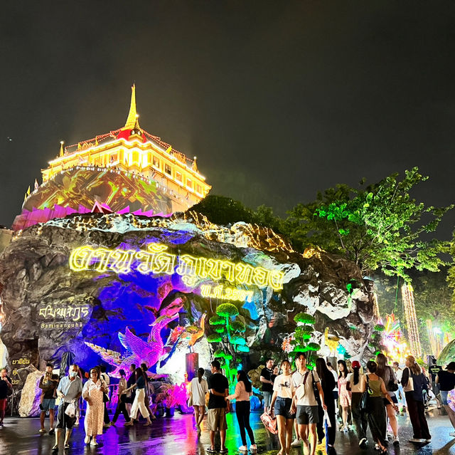 ลอยกระทงที่งานวัดภูเขาทอง 