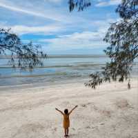 พักผ่อนในบรรยากาศเงียบสงบ @ หาดสามพระยา 
