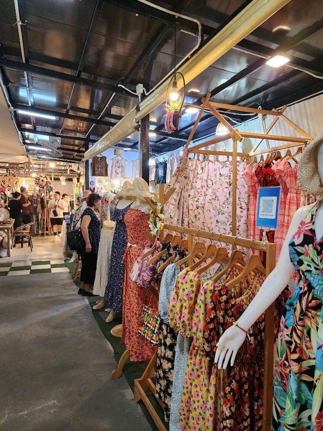 【チェンマイ】サンデーマーケットの中心にあるChany'a Shops&Gallery
