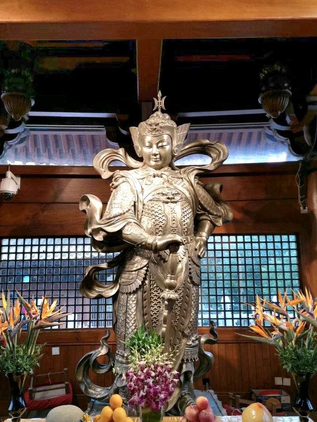 วัดจิ้งอันอายุ 800 ปีในเซี่ยงไฮ้
