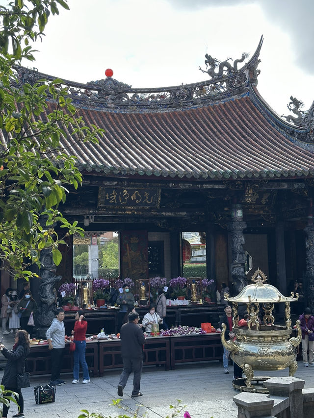 【台北萬華】誠心參拜🙏🏻台灣最著名的艋舺龍山寺