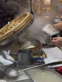 A Taste of Tradition: Exploring Keelung Miaokou Night Market