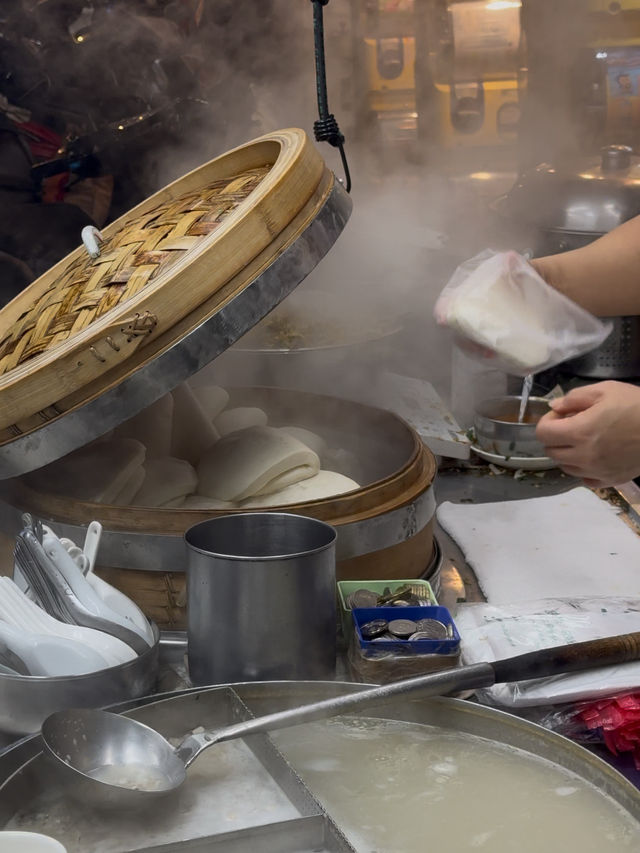 A Taste of Tradition: Exploring Keelung Miaokou Night Market
