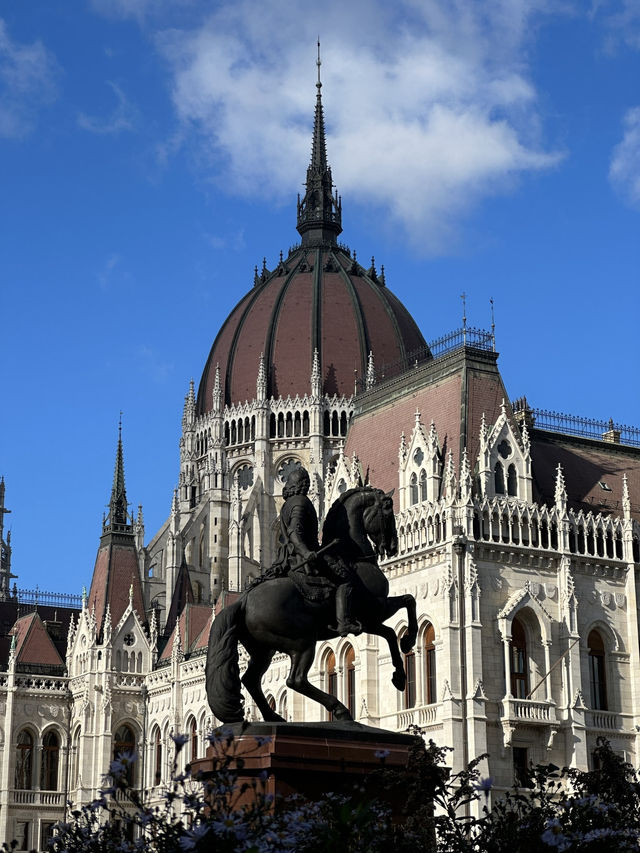 Step Inside Hungary’s Crown Jewel: A Tour of the Hungarian Parliament