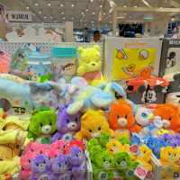 ชอปปิ้งสินค้าสุดคิ้วที่ Moshi Moshi